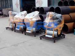 福瑞得機(jī)械5臺(tái)壓路機(jī)，一臺(tái)混凝土整平機(jī)及時(shí)發(fā)貨